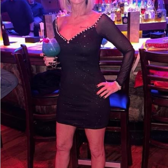 Black dress - Picture 1 of 6